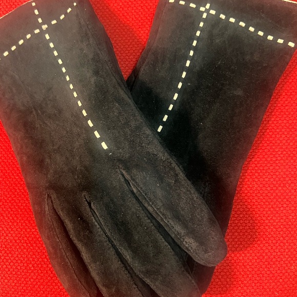 Women black suede gloves by Mutha. - Picture 2 of 6